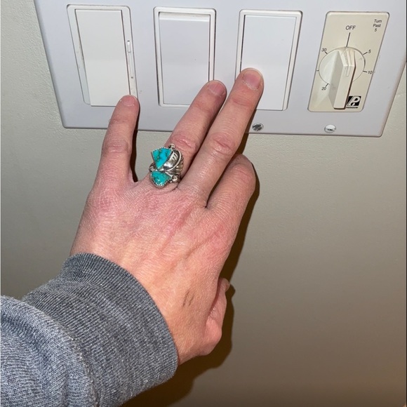 Genuine Authentic Navajo Silver Turquoise ring. Stamped NE. Size 6 - Picture 4 of 9